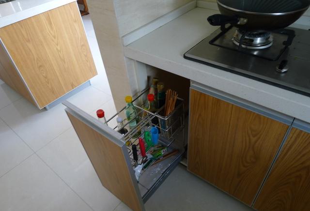 越来越多人不装吊柜了,越来越多厨房不装插座了