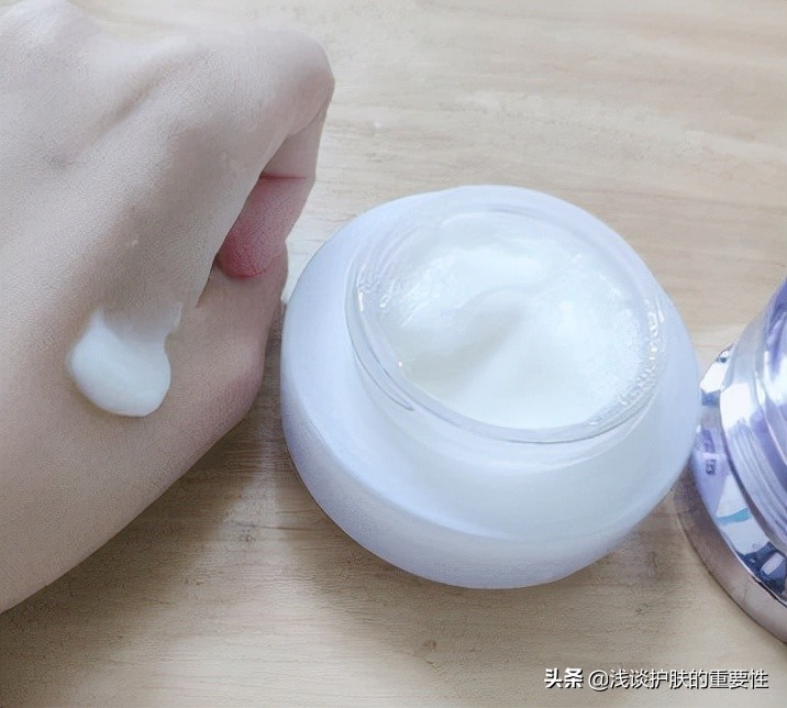 冬季怎样用精华油保湿皮肤,秋冬季节用精华油的好处