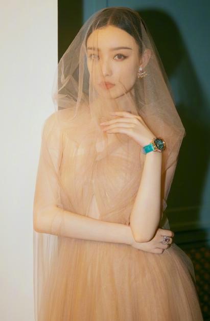 倪妮连体连衣裤,倪妮吊带连身裙