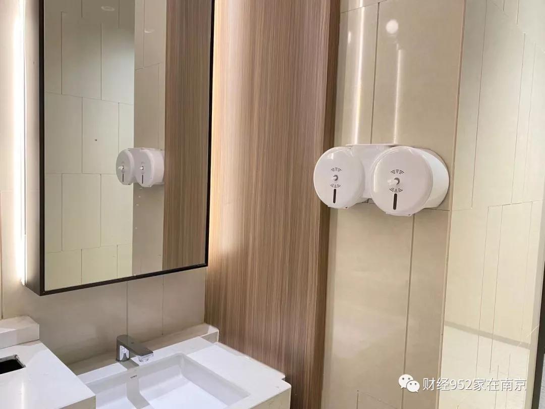 从千呼万唤到稀稀拉拉，南京南站商业一开业就入秋？