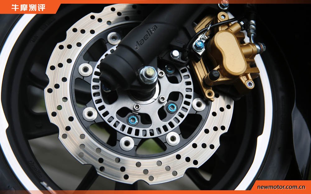 油箱17升续航可达400公里,最佳国产踏板摩旅车