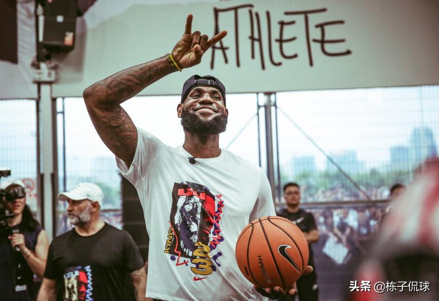 NIKE与詹姆斯出现矛盾？美媒：NIKE因球衣囤货，不允许他更换号码