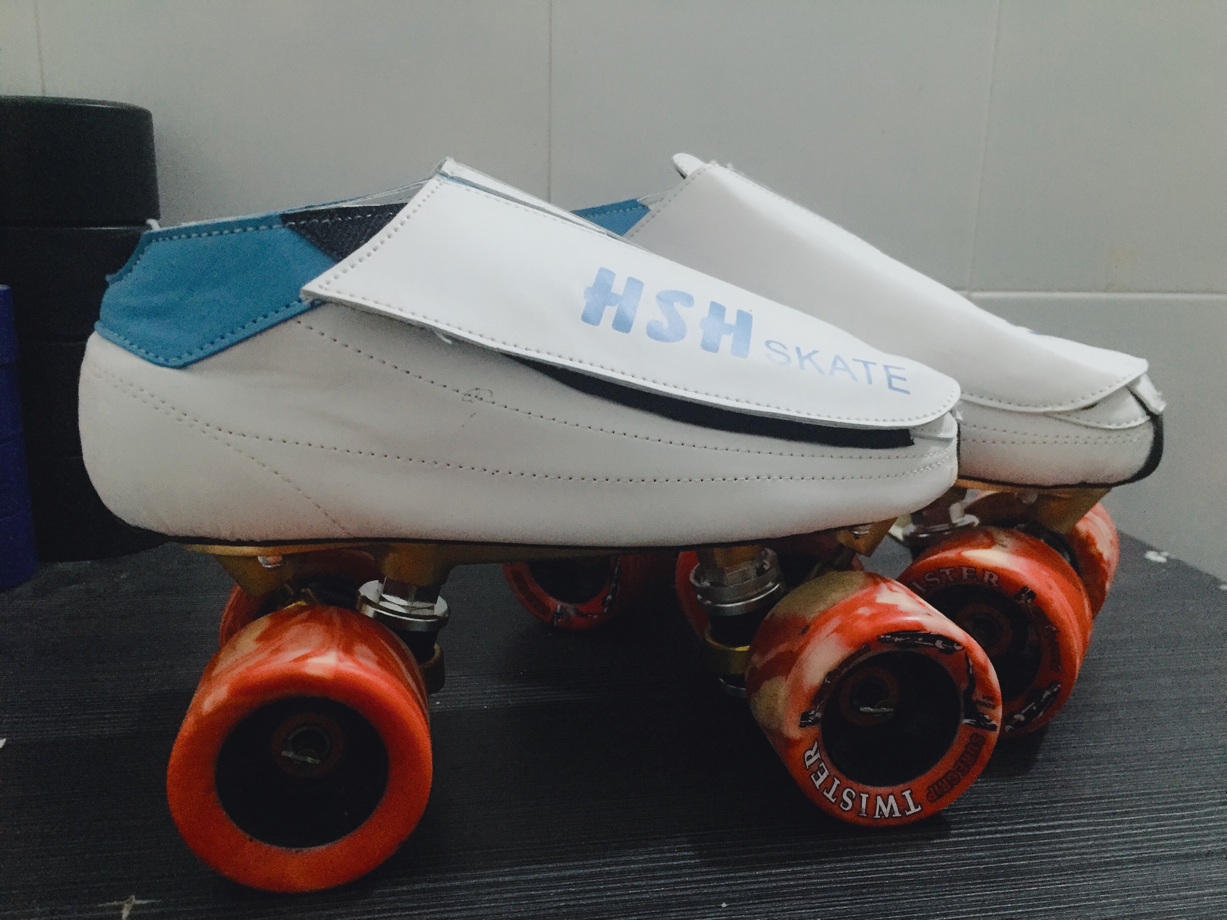 轮滑双排轮和单排轮区别,为什么双排轮滑更锻炼人