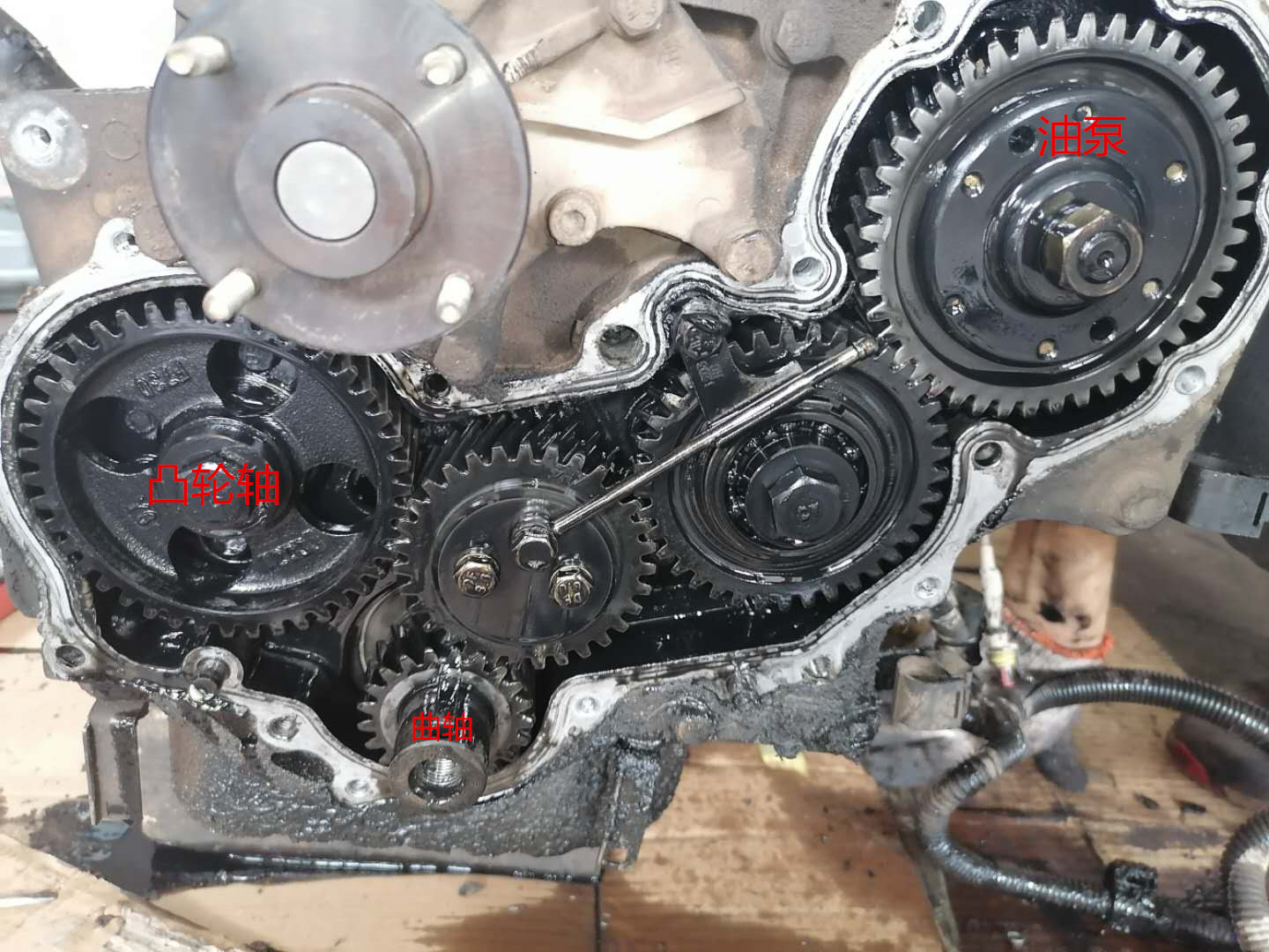 发动机冒白烟蓝烟烧机油,尾气大量冒蓝烟要不要大修发动机