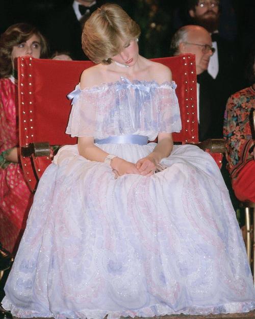 戴安娜王妃输给卡米拉,戴安娜王妃嫁给查尔斯王子