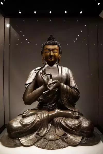 清代铜鎏金佛像的鉴定,清代铜鎏金无量寿佛像