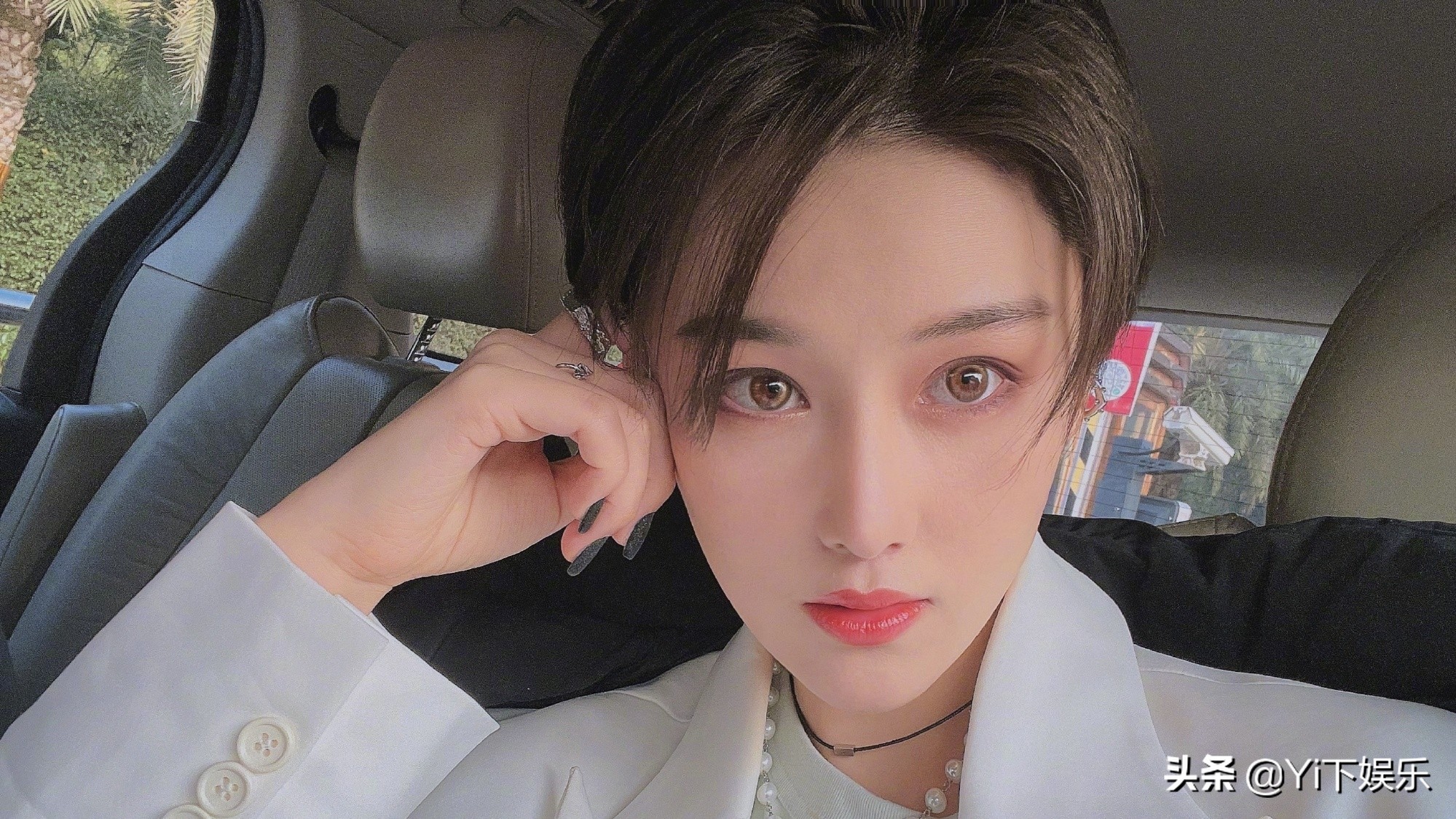 衣服沾上吃饭的油渍怎么去掉,衣服弄到食用油渍怎么去除