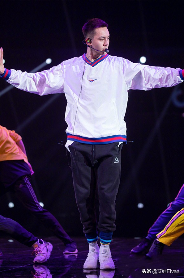 陈伟霆宠爱里面同款连帽外套,陈伟霆卫衣穿搭