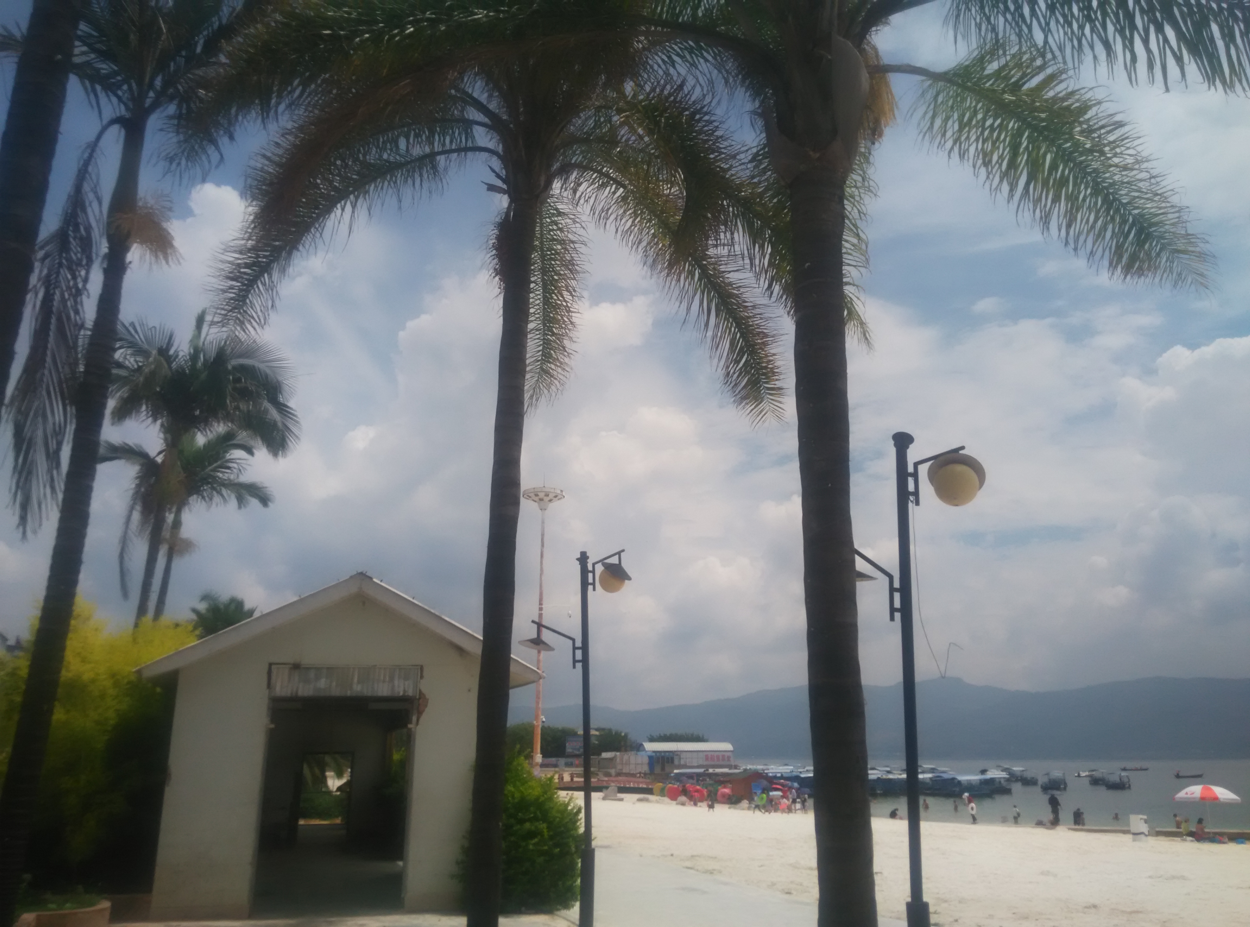 云南旅游酒店一间瓦舍,云南旅游一大一小多少钱