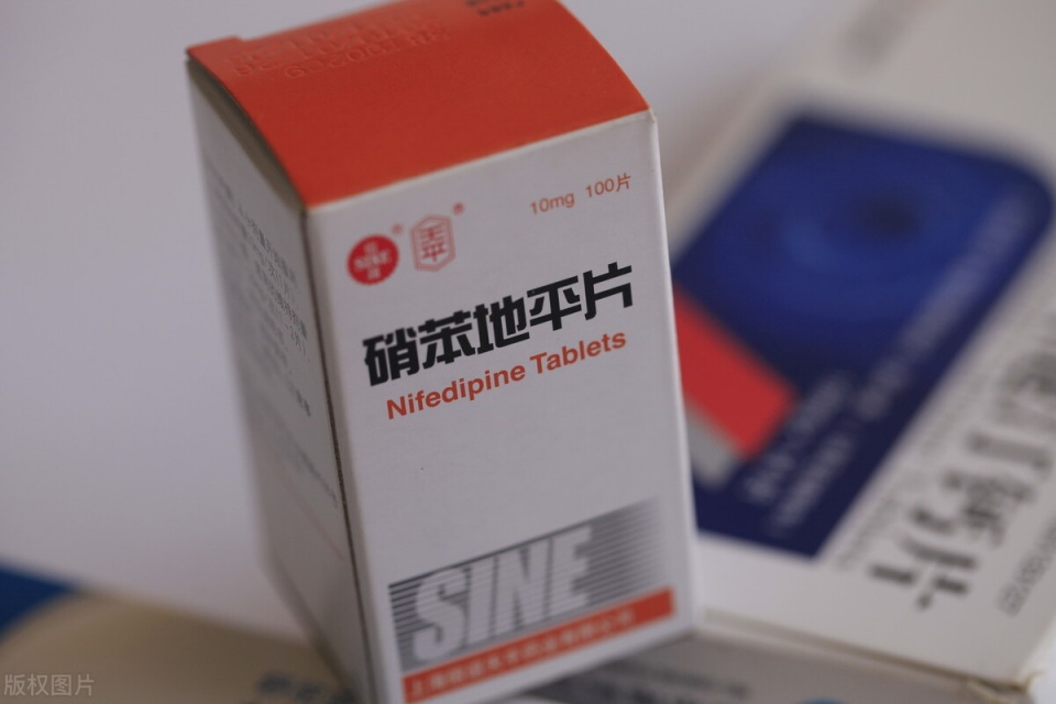 突发心绞痛没有药物怎么办,心绞痛发作时速效救心丸管用吗