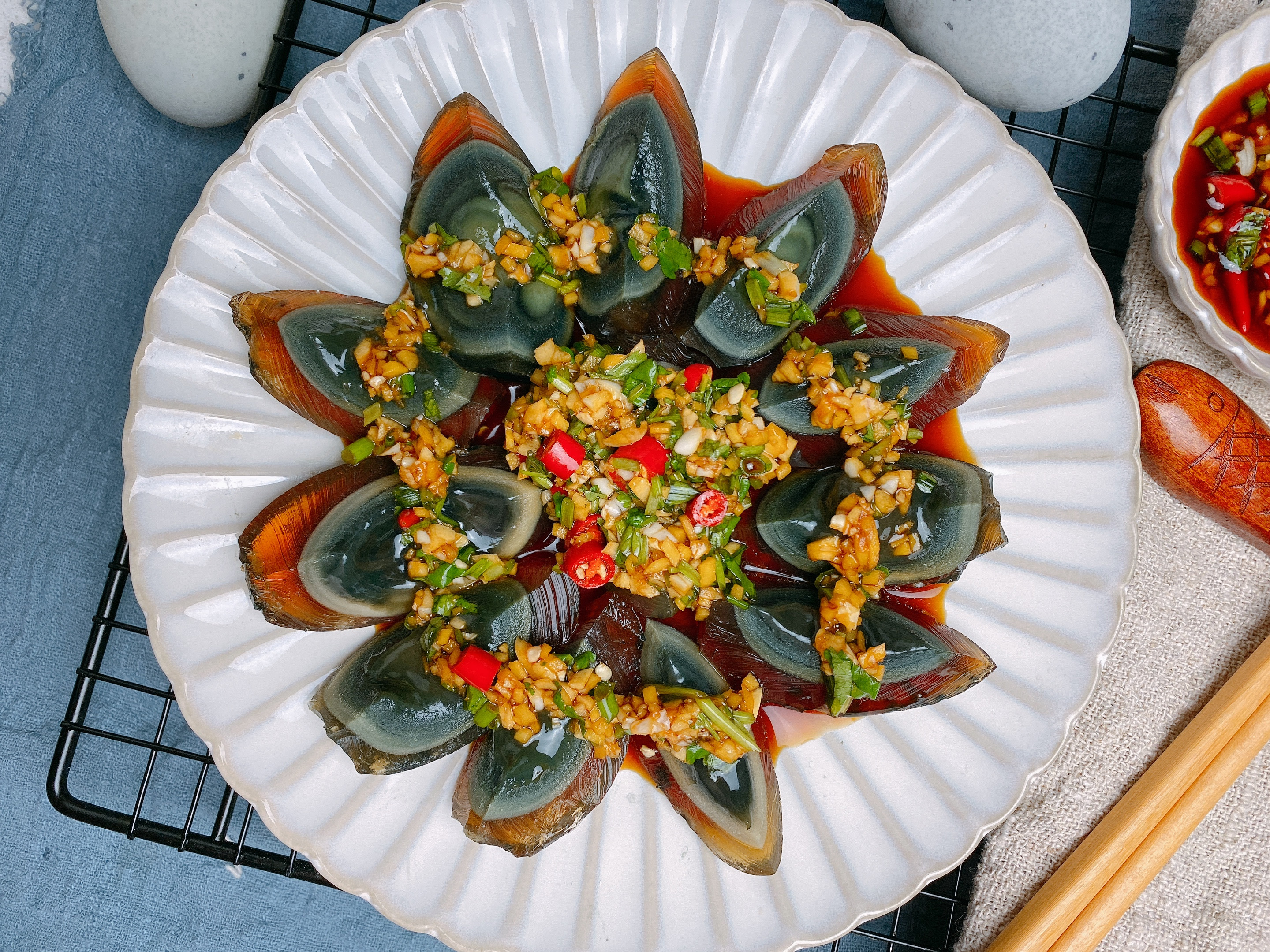 皮蛋凉拌过年菜,凉拌皮蛋调料家常菜