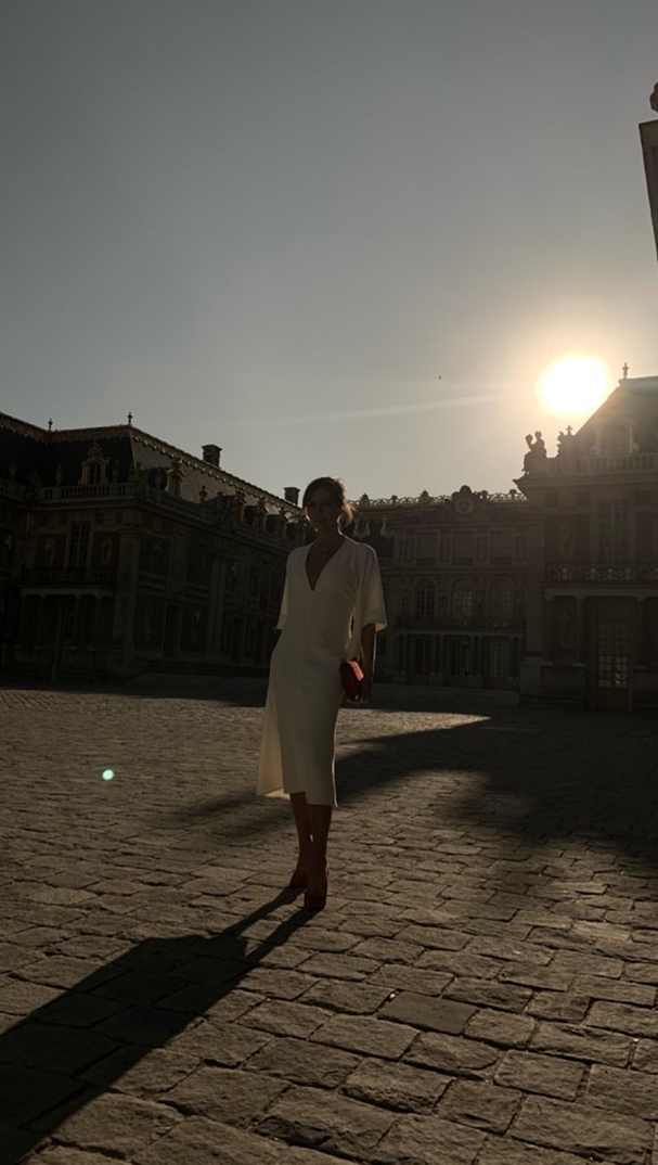 贝嫂晒小贝和女儿背影,小贝结婚纪念日完整版