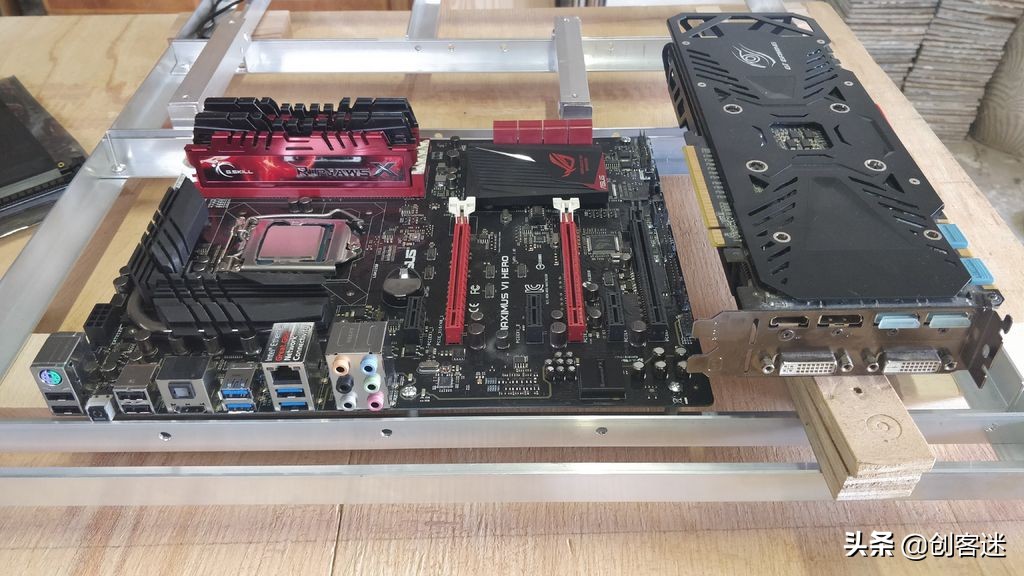 一体式机箱水冷电脑桌教程,国外自制水冷电脑桌