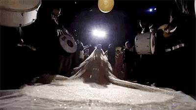 15万颗施华洛世奇水晶,eliesaab婚纱