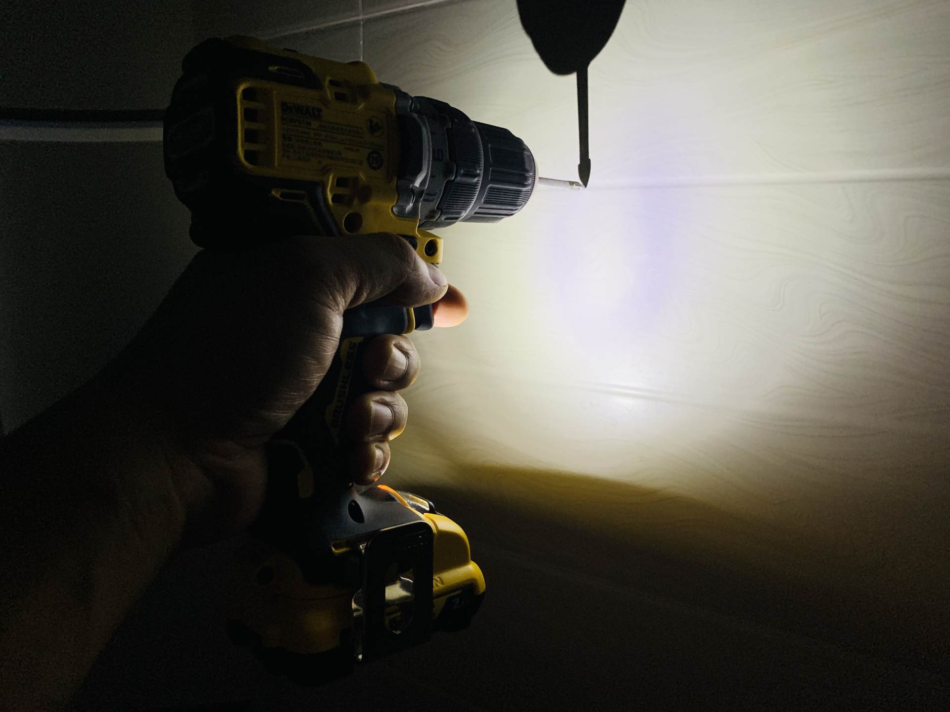 得伟锂电钻哪个型号的好,得伟dcd999锂电钻