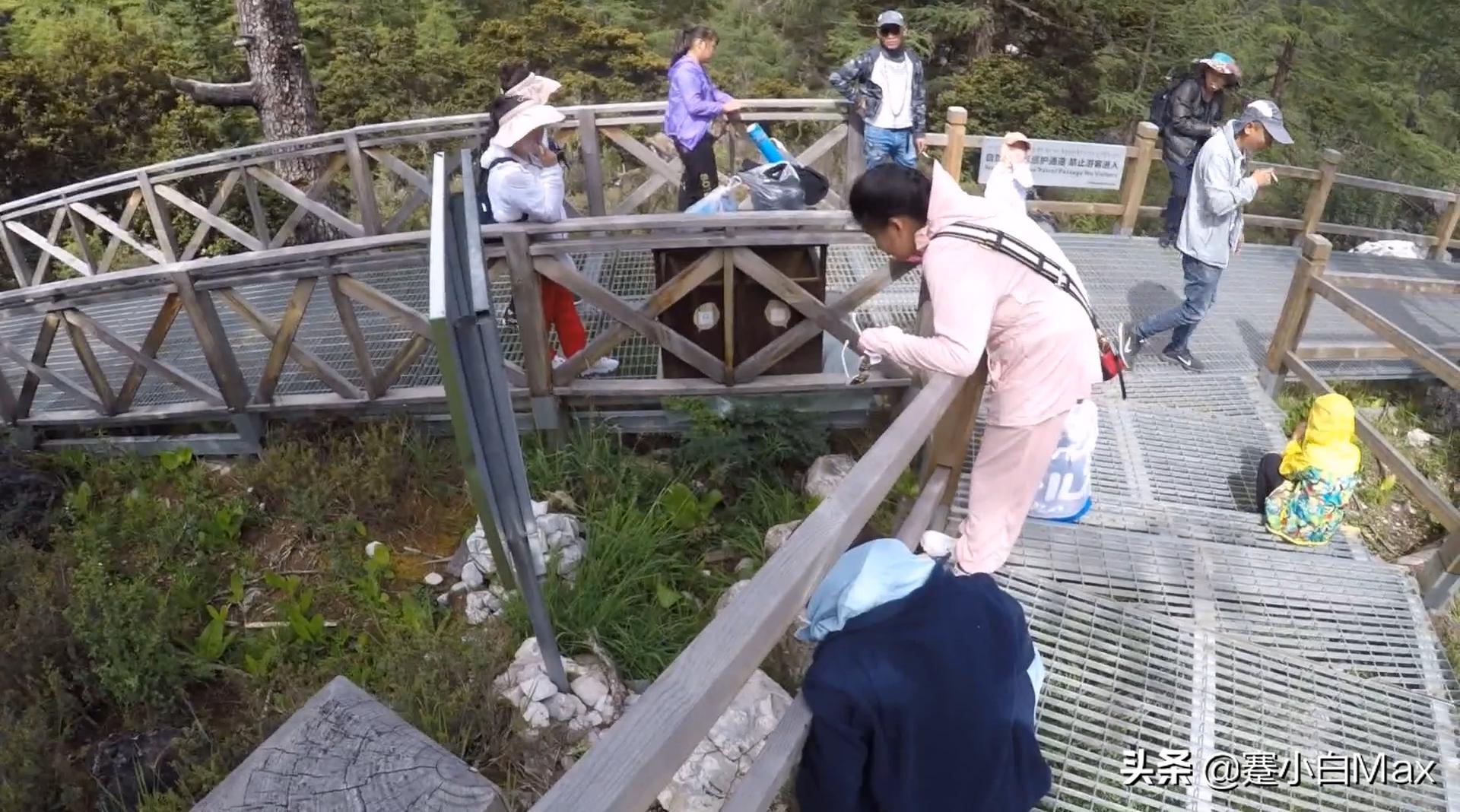 稻城亚丁的文章是谁写的,关于稻城亚丁的一本小说