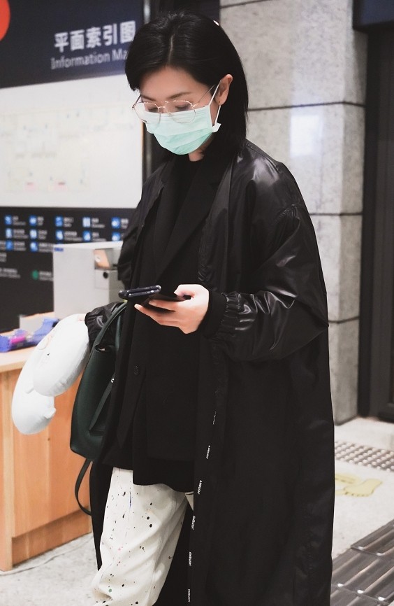 万茜潮流服饰,万茜近期同款裤子