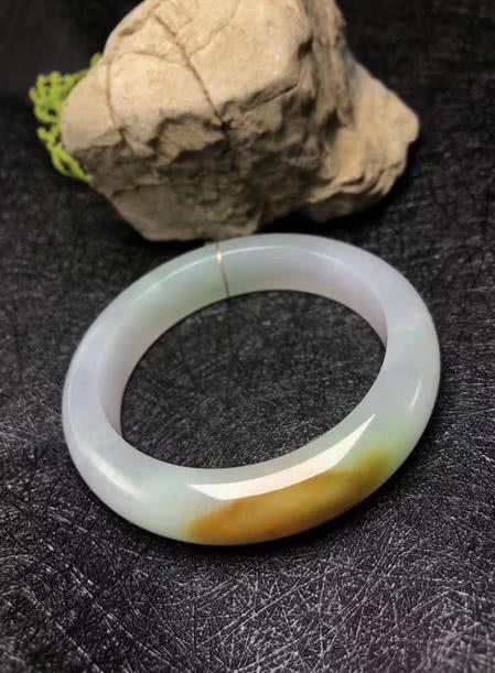 为什么女人喜欢黄金手镯,为什么女人偏爱手镯