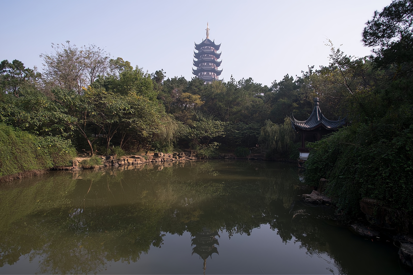 它是张家港第一高山，与北京香山同名，乾隆帝、西施都曾来过