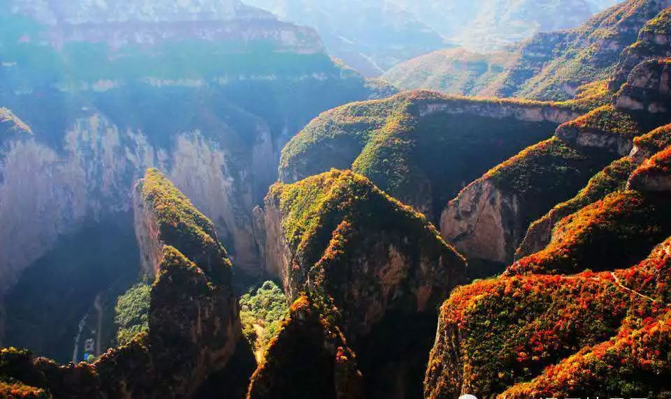 巍巍太行山山峰险峻,太行山奇峰峻岭