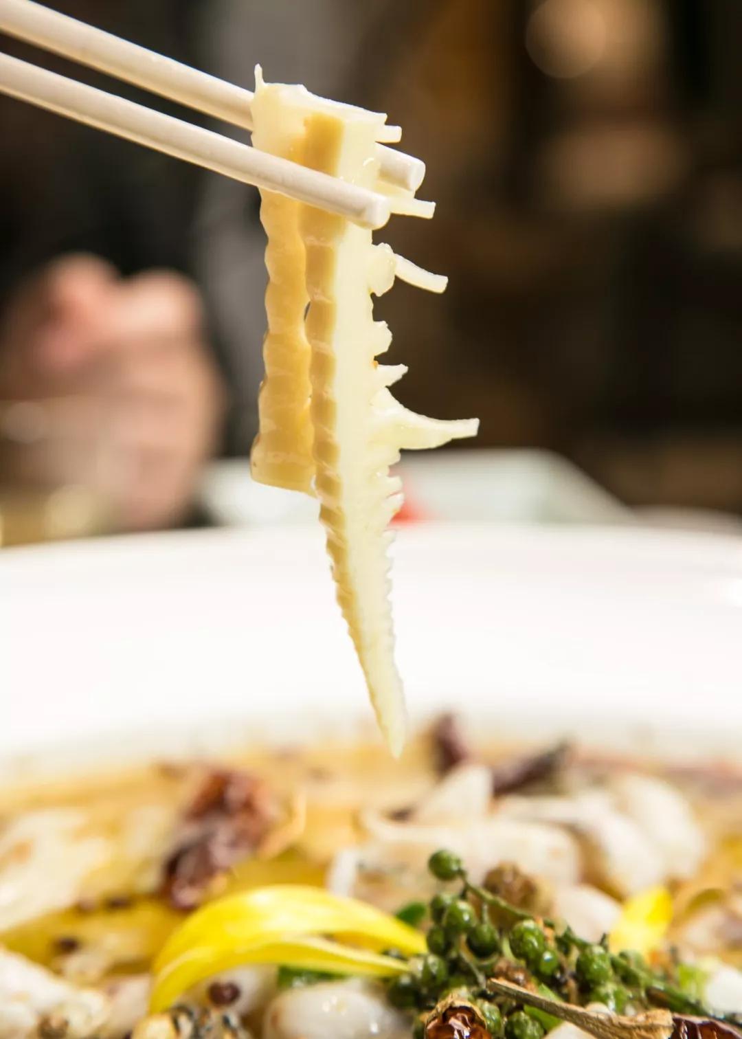 在“卡通乐园”吃“瘦瘦鱼”，一份大过脸盆，居然不到50元