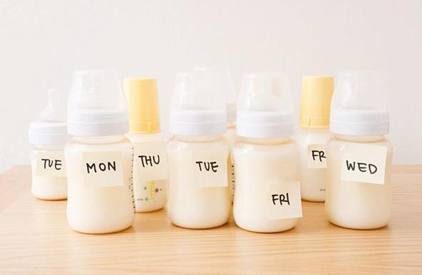 母乳冷冻后还有免疫活性吗,母乳冷冻后宝宝吃得少能吃饱吗