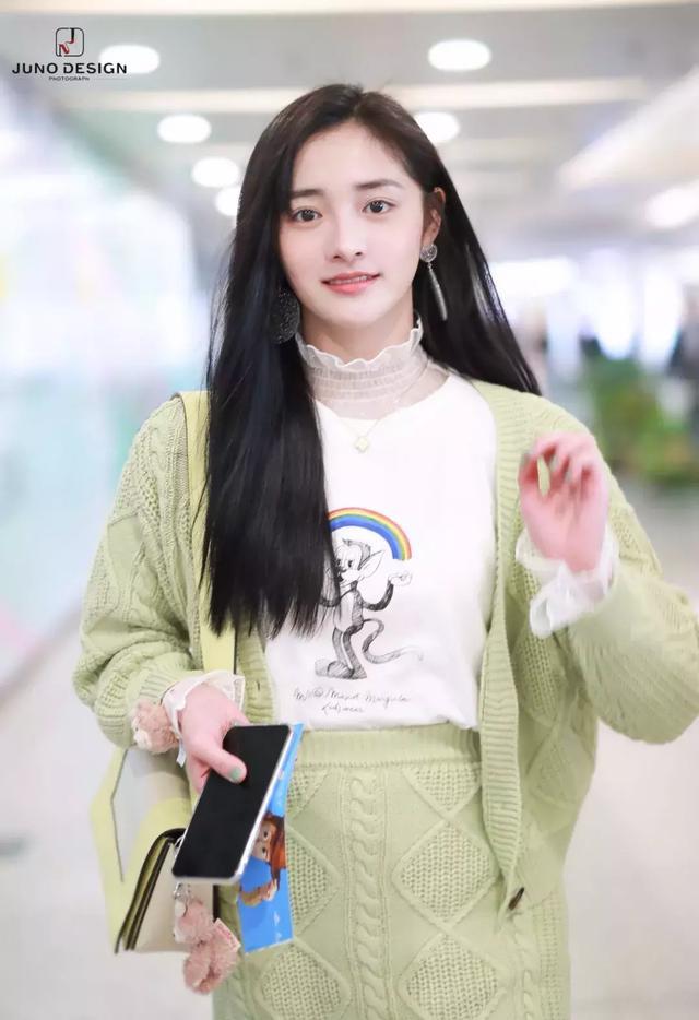 T恤的100种最新穿法，怎么遮肉怎么穿？