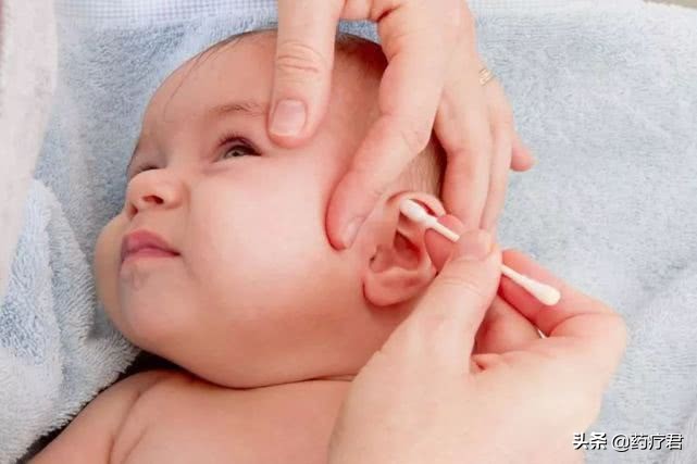 宝宝耳朵旁长小孔妈妈要正确应对,宝宝耳朵上有小孔需要手术吗