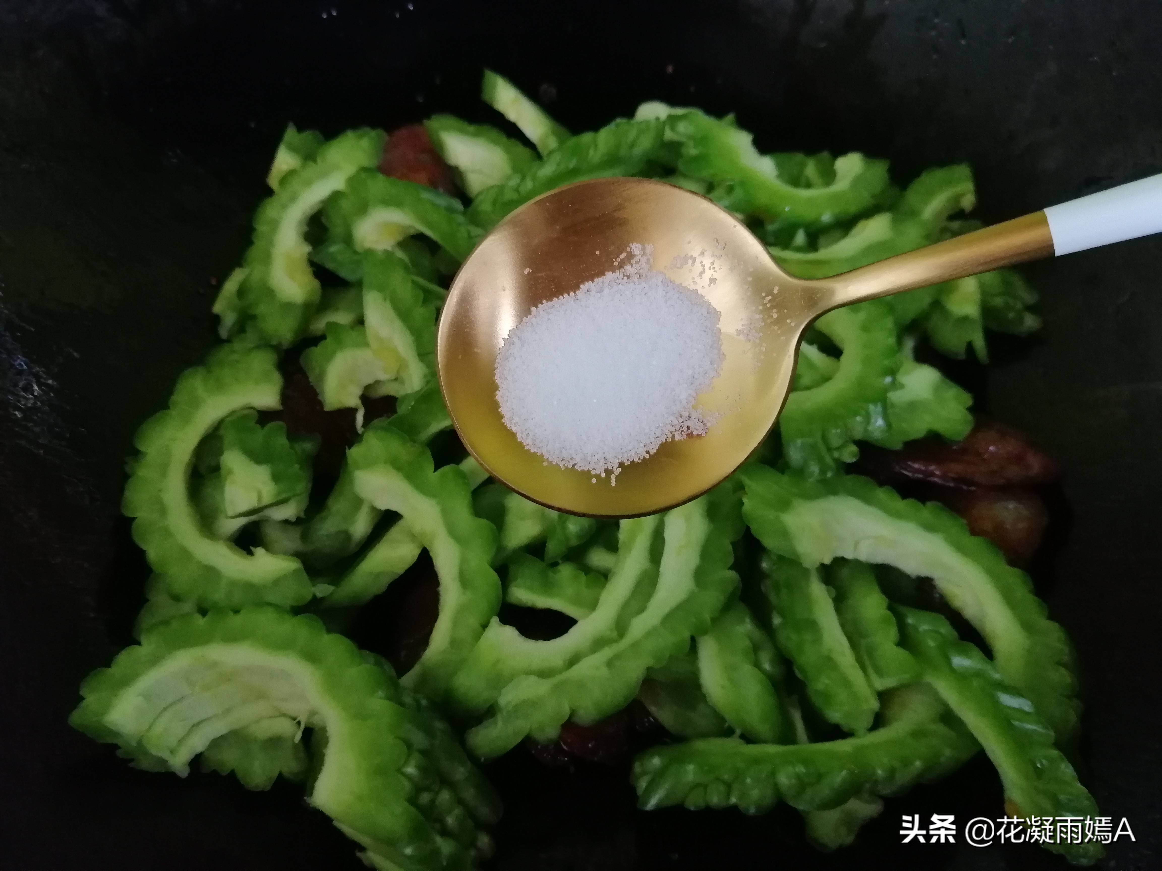 夏天要多吃苦瓜才解暑教你新吃法,炎炎夏日多吃瓜补水防暑