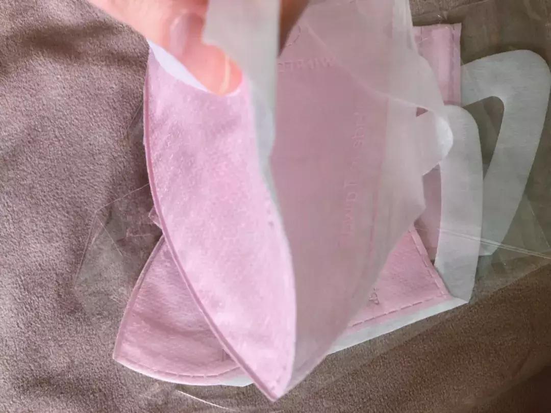 换季脸颊泛红长痘用什么,一换季脸就泛红起皮长痘