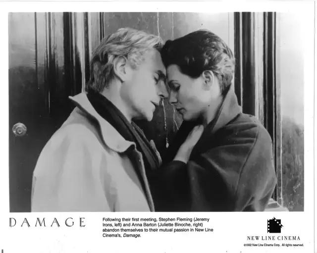 他是《洛丽塔》男主，畸形恋专业户，也是禁欲系不老男神