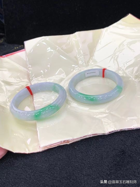 大学生暑假打工赚了6800,给母亲买礼物却被无良主播骗去买假玉