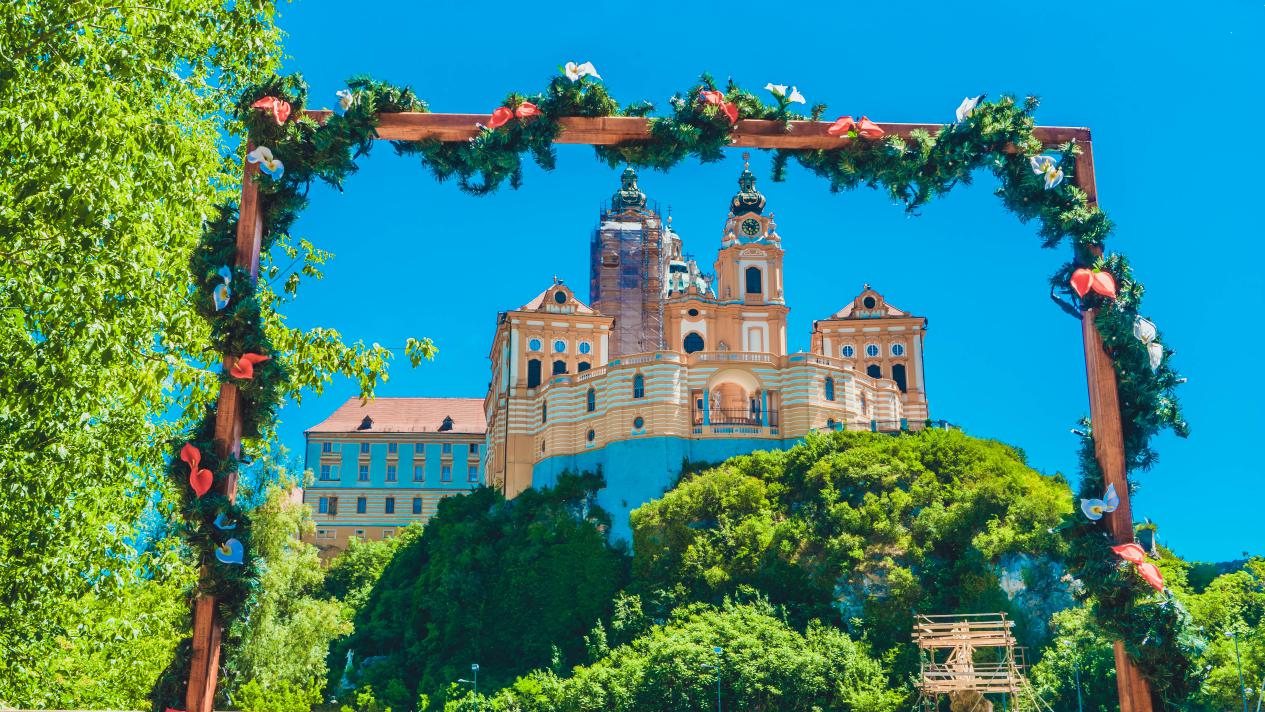 世界上最大的女性修道院,世界上第一座修道院是谁建立的