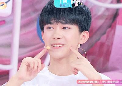 易烊千玺羞红脸,易烊千玺害羞脸红