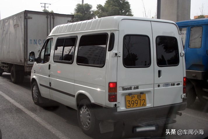 c1驾照可以开14座的车吗,c1驾照可以开三轮方向盘车