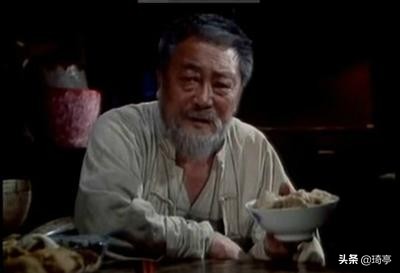 老电影喜盈门片段,喜盈门爷爷化解矛盾