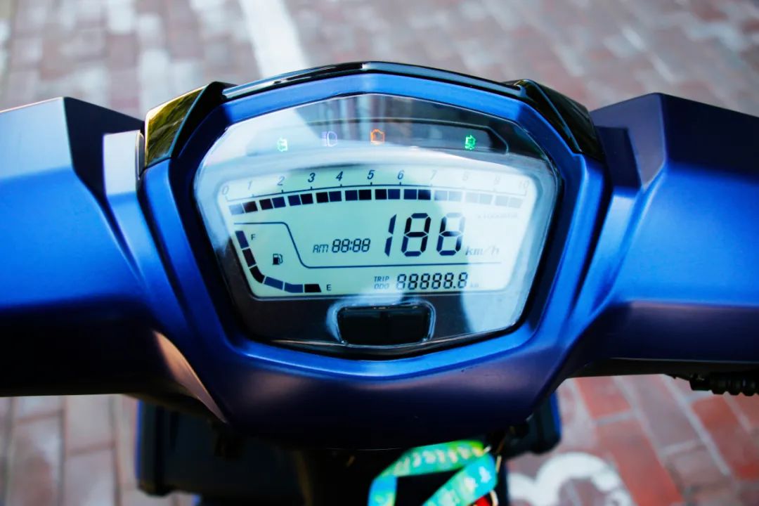 城市高颜值燃油踏板车,城市炫酷150踏板摩托车推荐