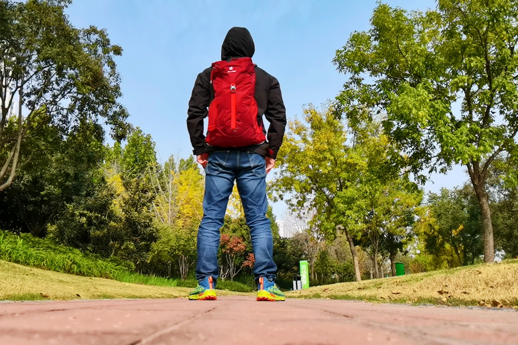 踏秋而行,踏秋而行原唱完整版