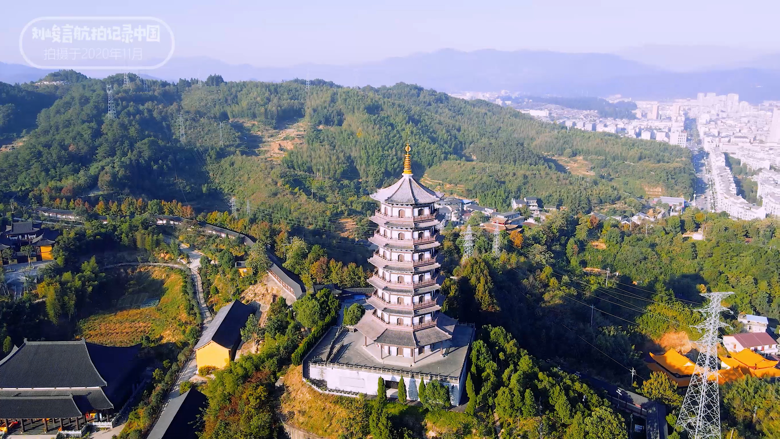 龙泉的青瓷宝剑有名气,为什么龙泉盛产宝剑