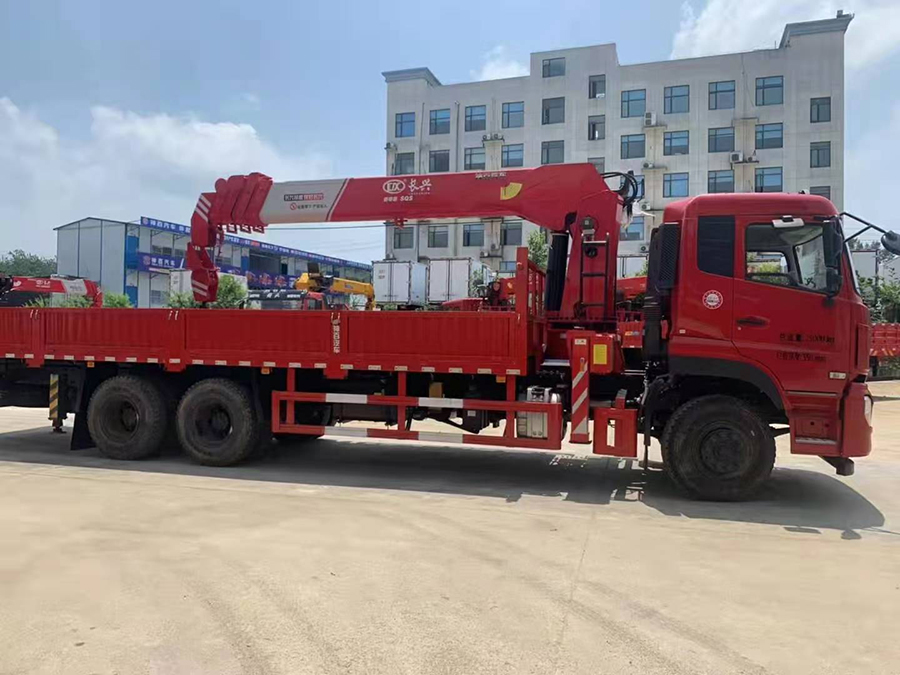 后八轮随车吊天龙好还是解放好,东风天龙后八轮12吨随车吊价格