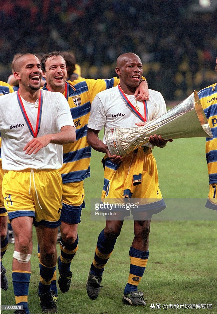 脚踏虎爪靴的神奇巫师，35岁参加世界杯，41岁复出只为母队上座率