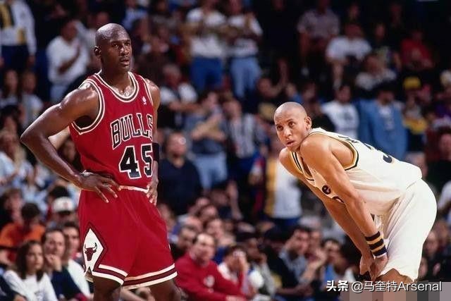 湖人将再穿黑曼巴球衣致敬科比,湖人身穿24号球衣致敬科比