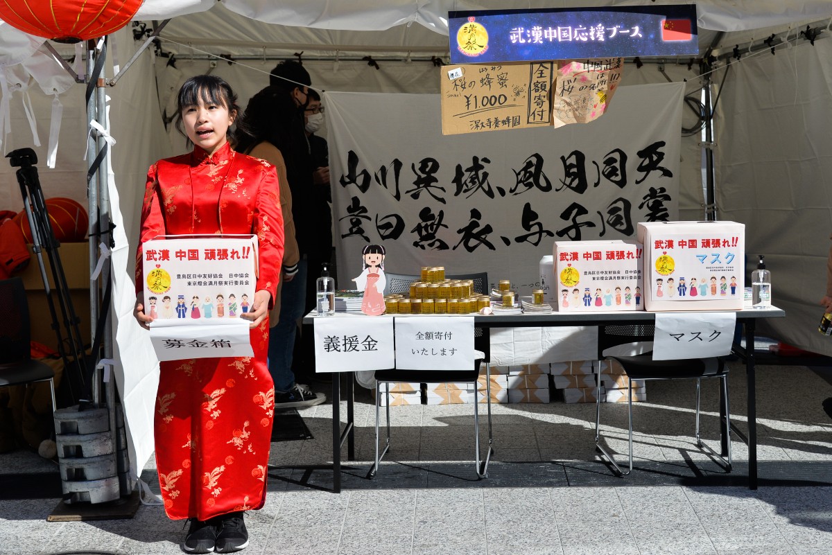 上半场买口罩，下半场求自保：我们在日本打满新冠全场