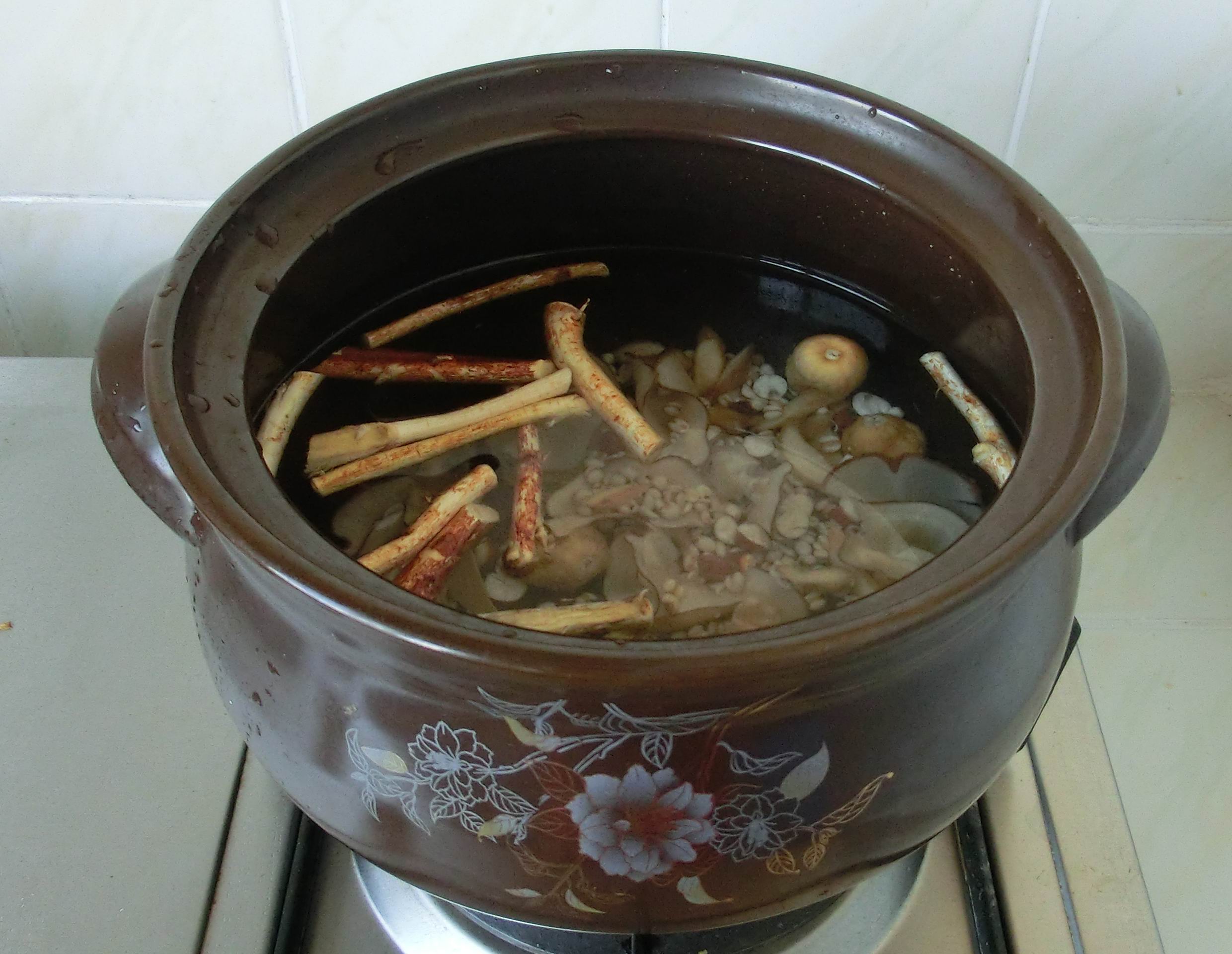 入夏后这6道汤多做给家人喝,入夏适合喝的汤