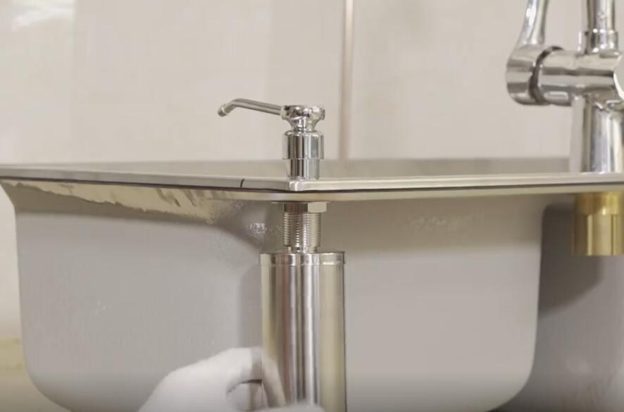 清理水槽缝隙污垢的方法,洗过的碗上面有小虫子