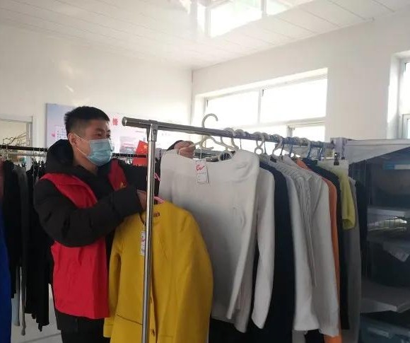 铁岭蔡牛镇雷锋超市：服务困难群众，传递雷锋精神