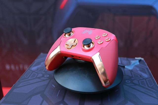 国产游戏手柄崛起,游戏手柄北通黑武士和宙斯对比