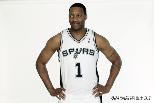 带着球衣去太空！联盟最硬核马刺球迷诞生了，12年前麦迪也做到过