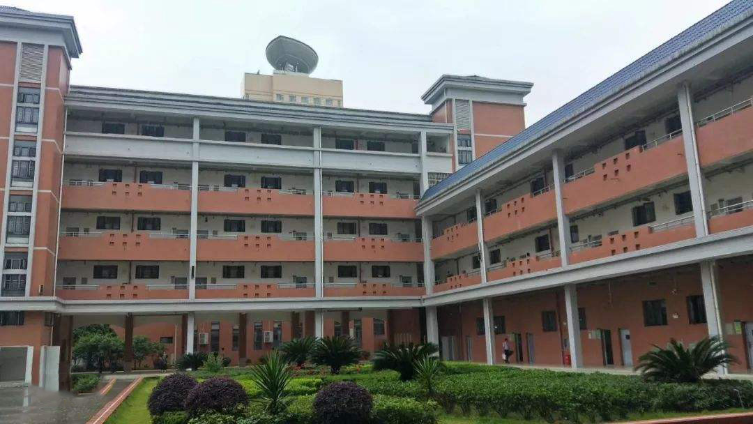 武昌区重点名初，武珞路实验初中，一所离省级示范高中更近的中学