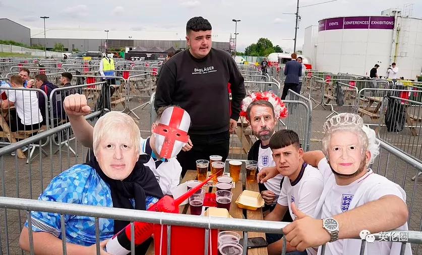 街头斗殴、醉酒裸奔...一大波短裙男子不顾警告涌入伦敦